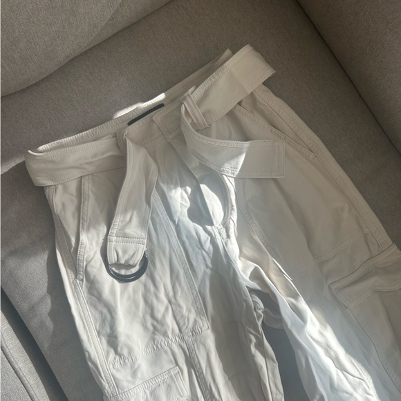 Banana Republic Women’s Bwlted high waist Jogger Pants in tan/cream(ankle pants) - Picture 3 of 3